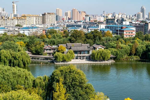 Skyline van de moderne stad van jinan