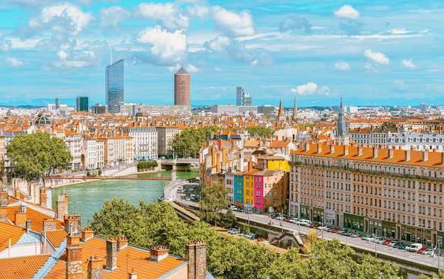 Skyline van Lyon RhoneAlpes Frankrijk Stadsgezicht van VieuxLyon op een zonnige dag