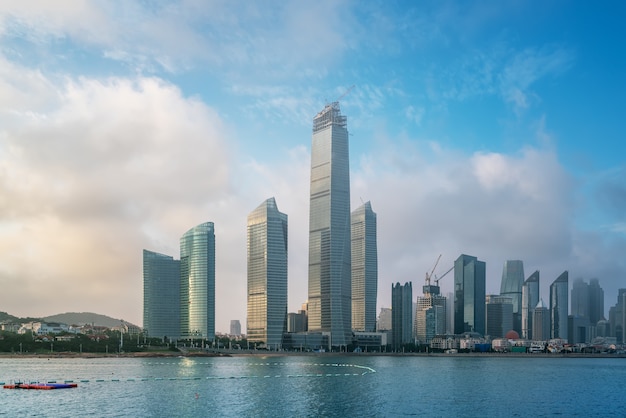 Skyline van modern stedelijk architectonisch landschap in Qingdao