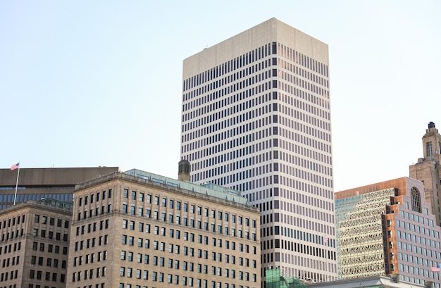 사진 현대 상업용 부동산의 혁신과 성장을 상징하는 번화한 도시의 초고층 빌딩