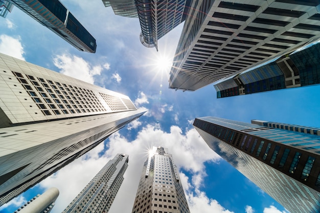 Edifici a torre del grattacielo nel quartiere degli affari, città di singapore