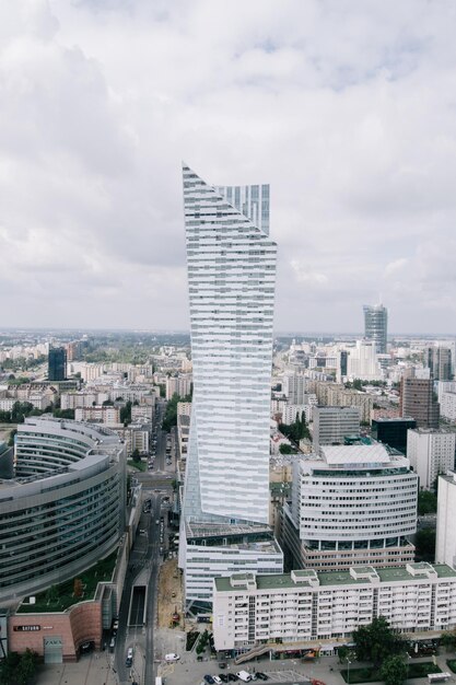 Photo skyscrapers against cloudy sky