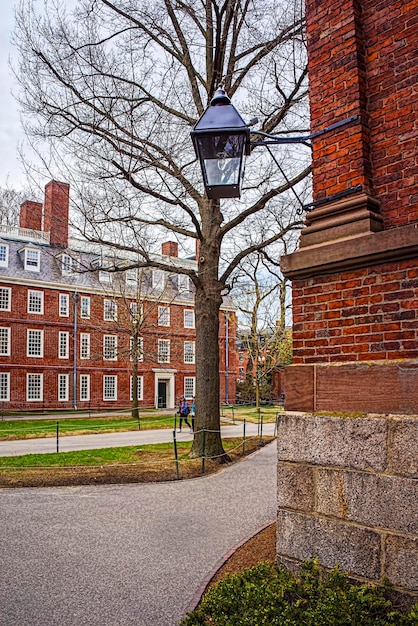 Slaapzaal aan de Harvard Yard van de Harvard University in Cambridge, Massachusetts, MA, VS. Toeristen op straat