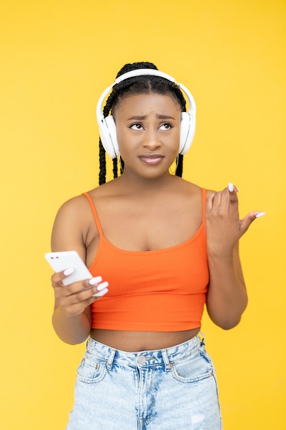 Slechte muziekafspeellijst houdt niet van oortelefoons voor Afrikaanse vrouwen
