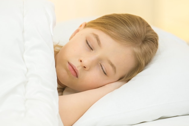 The sleeping girl lay on the bed