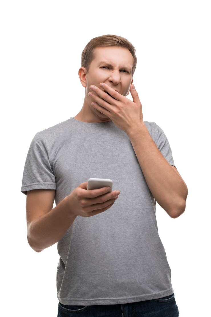 Photo sleepy yawning man with a phone isolated portrait