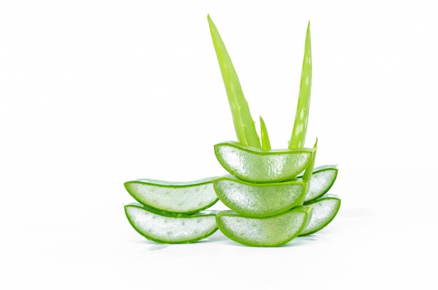 Photo slice aloe vera fresh leaf isolated on white background