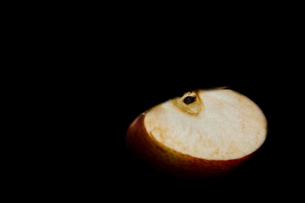 Photo slice of apple over black background