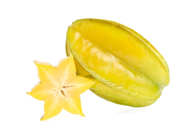 슬라이스 starfruit 또는 카람 볼라 흰색 배경에 고립