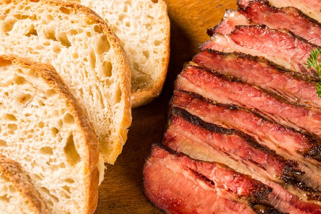 Sliced brisket with bread