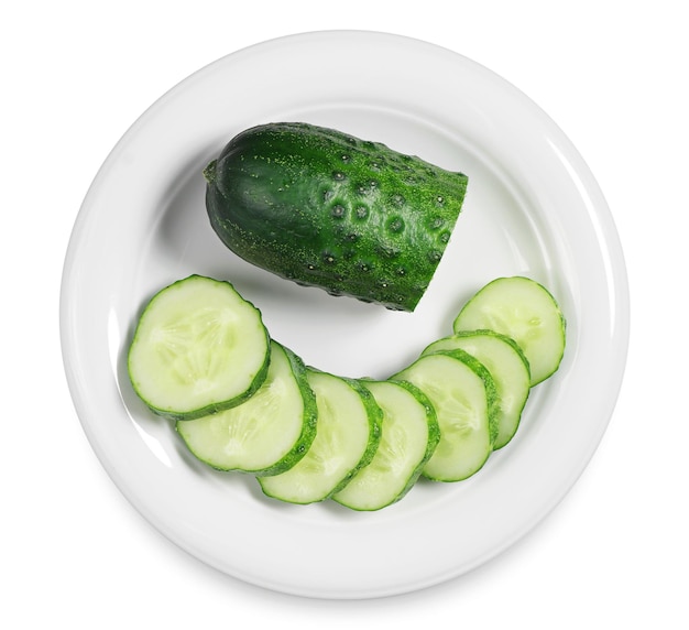 Photo sliced cucumber in plate on white background