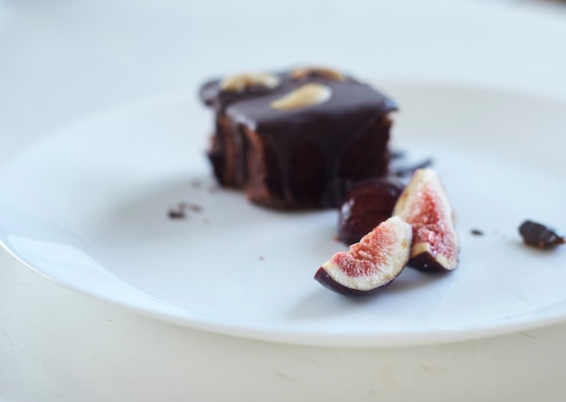 sliced fig with chocolate cake