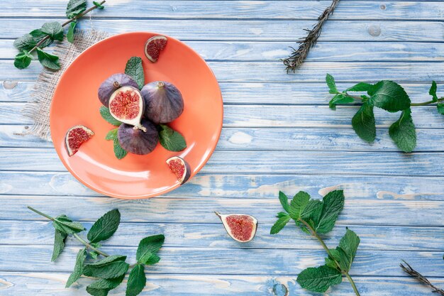 Sliced figs and mint background