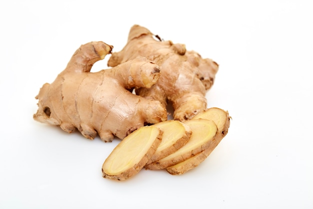 Photo sliced fresh ginger root spice