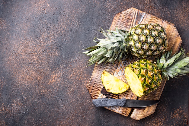  Sliced pineapple on cutting board