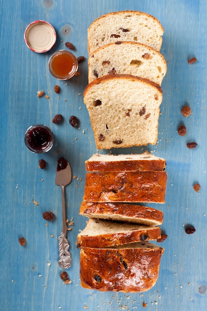 Foto fette di pane all'uvetta