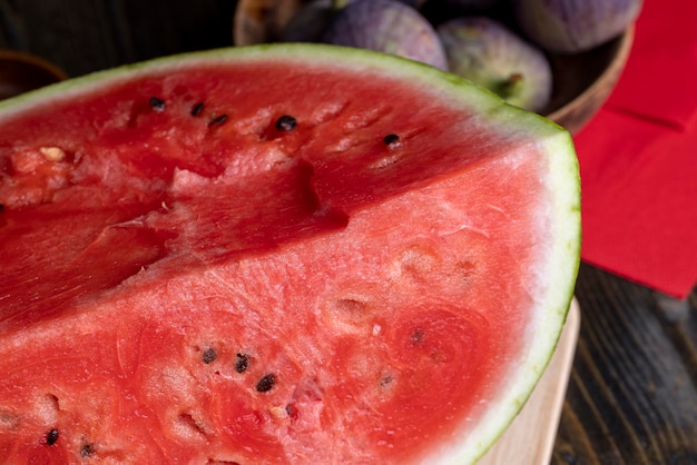 Foto anguria matura e succosa a fette di colore rosso