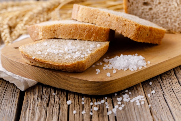 Sliced rye bread on cutting board closeup