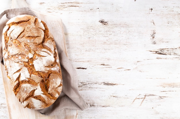 Sliced rye bread on cutting board