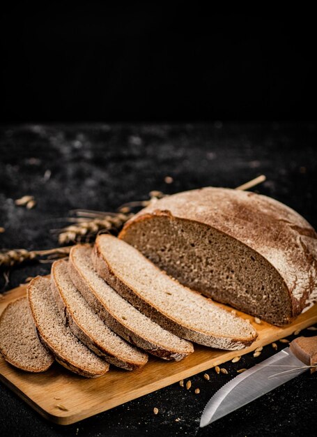 Sliced rye bread on a cutting board