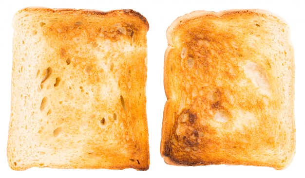 Фото Нарезанный тостовый хлеб на белом фоне