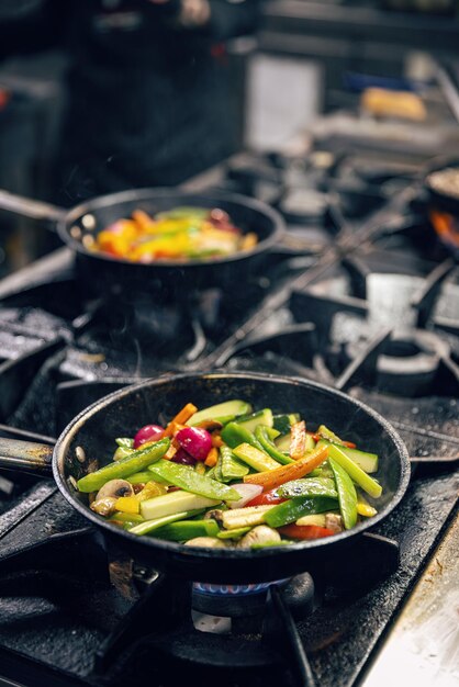 フライパンに切った野菜