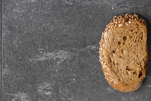 Pane integrale a fette con fiocchi d'avena pane integrale