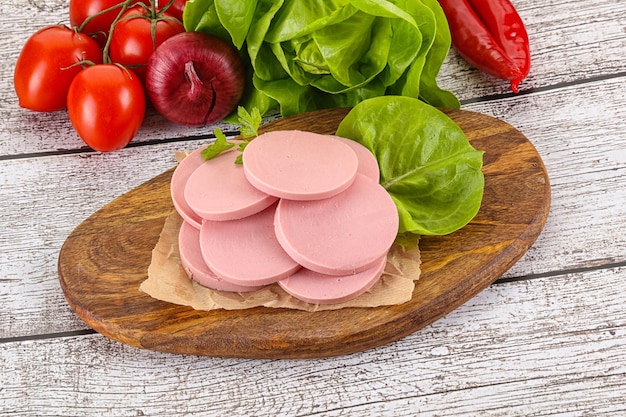 Photo slices boiled sausages for breakfast