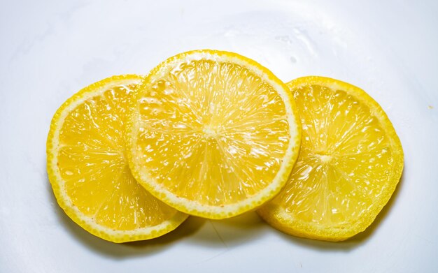  ⁇ 색 바탕 에 있는 레몬 조각 Closeup