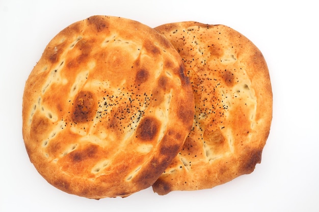 라마단 피타 라마잔 피데시(Ramadan Pita Ramazan Pidesi) 흰색 바탕에 성월 라마단을 위한 전통 터키 빵 조각