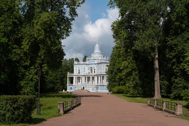 オラニエンバウム宮殿と公園アンサンブル ロモノーソフ サンクトペテルブルク ロシアのスライディング ヒル パビリオン