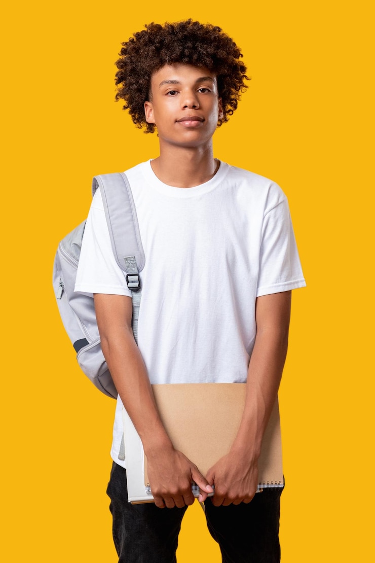 Foto slimme zwarte jonge mannelijke student levensstijl tiener