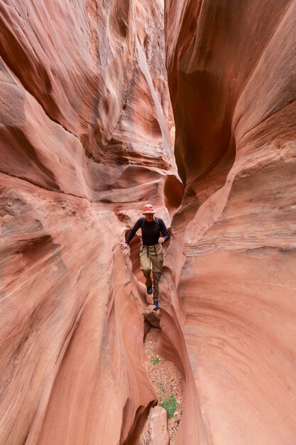 Slot canyon in Grand Staircase Escalante National park, Utah, Verenigde Staten. Ongewone kleurrijke zandsteenformaties in woestijnen van Utah.