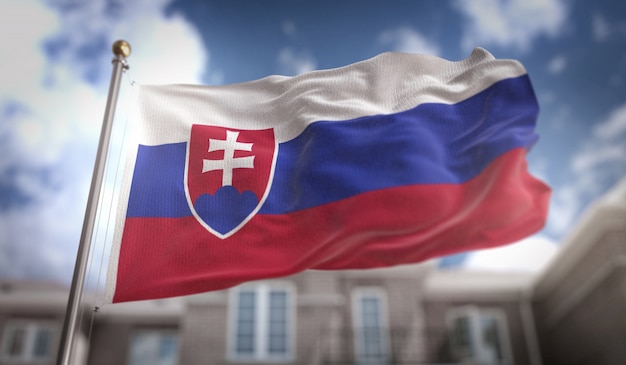スロバキアの旗3Dレンダリングの青空の建物の背景