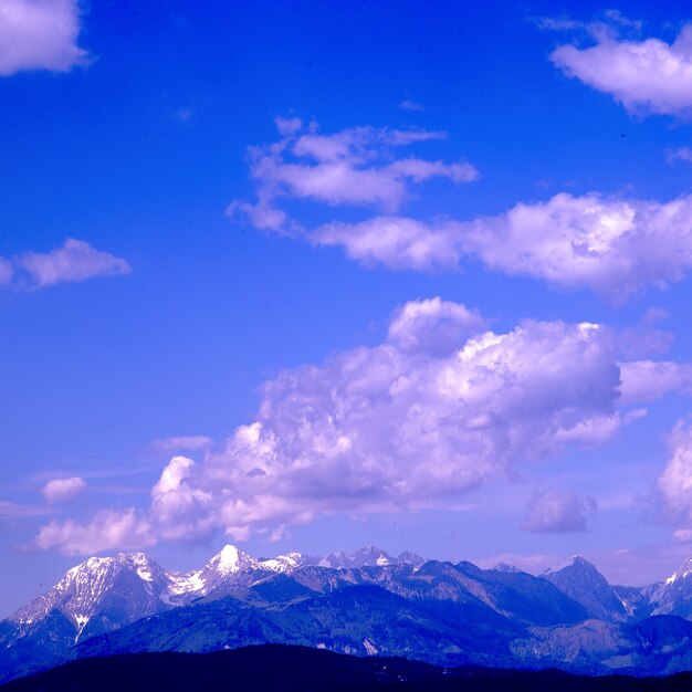 슬로베니아. 산과 하늘 보기입니다. 자연 여행 꿈 개념