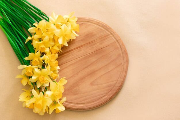 Sluit omhoog bos van gele gele narcissen