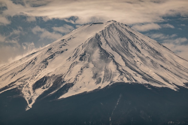 Sluit omhoog bovenkant van Fuji-berg met sneeuwdekking op de bovenkant met kon, fujisan