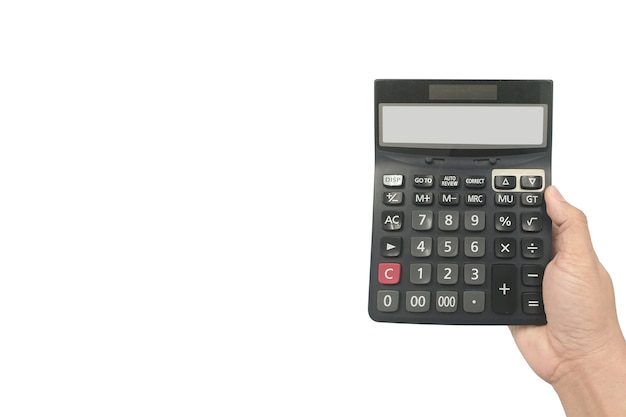 Sluit omhoog hand van zakenman die zwarte calculator houdt om te berekenen geïsoleerd op witte achtergrond