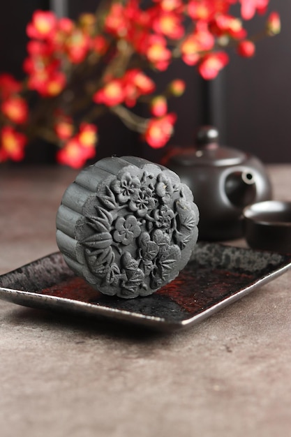 Sluit omhoog maancakes met zwarte achtergrond. Mooncake is een traditionele Chinese bakkerij