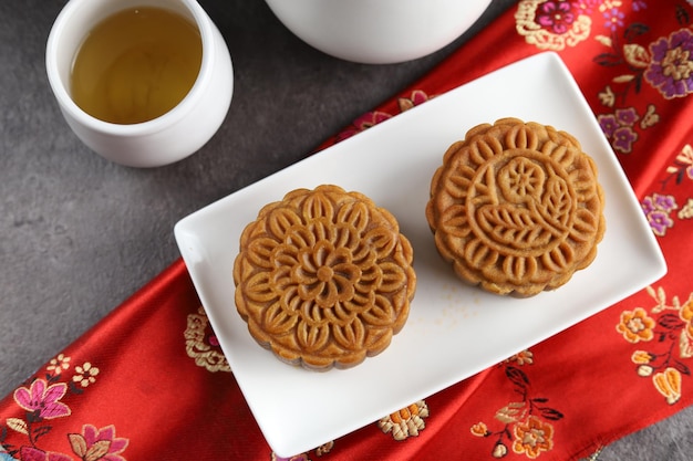 Sluit omhoog maancakes met zwarte achtergrond. Mooncake is een traditionele Chinese bakkerij