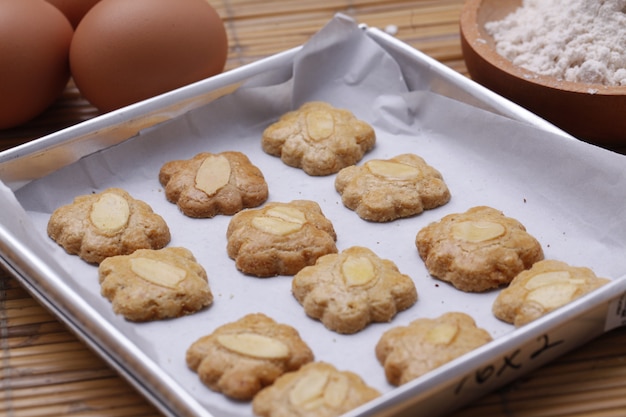 Sluit omhoog op gezonde zelfgemaakte amandelkoekjes