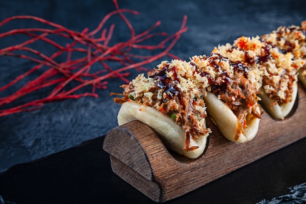 Sluit omhoog op Gua bao, gestoomde broodjes met vlees