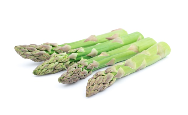 Sluit omhoog op rijpe geïsoleerde asperges