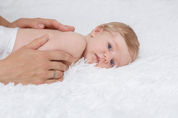 Foto sluit omhoog portret van mooi babymeisje