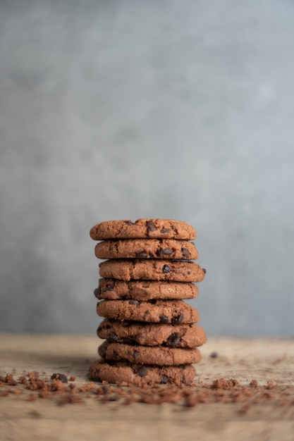 Sluit omhoog stapel chocoladekoekjes