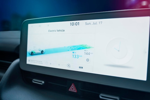 Foto sluit omhoog van modern navigatieapparaat in elektrische auto