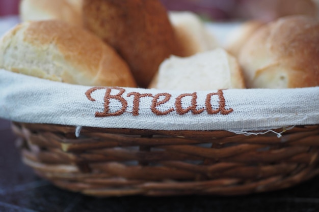 Sluit omhoog van sneetje volkorenbrood