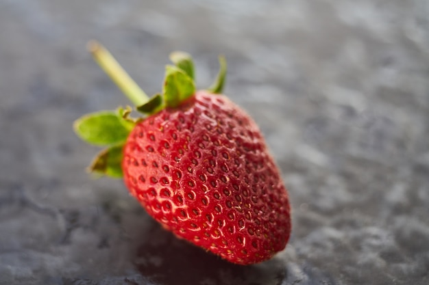 Sluit omhoog van vers natuurlijk aardbeifruit