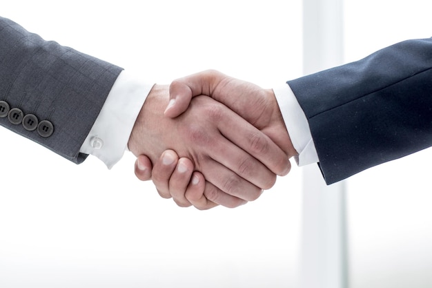 Sluit zakenpartners van de handshake