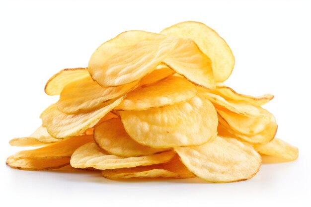 Smakelijke chips op witte achtergrond